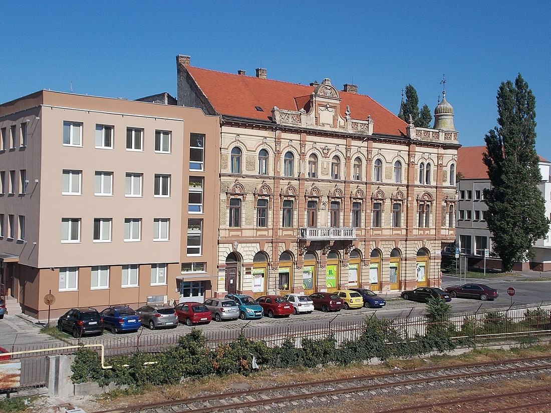 Adóhivatal és hotel. - Szlovákia, Nyitrai kerület, Komárom, Duna rakpart